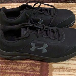 Like New Under armor size 12 men’s shoes